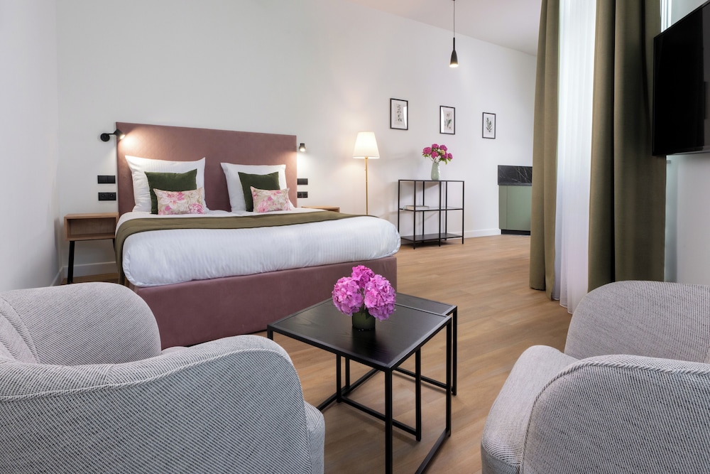 Premium Apartment - Photo 12