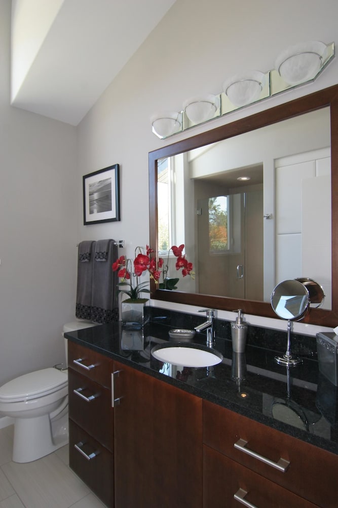 Townhome, 1 King Bed, Patio, Lakeside photo 2