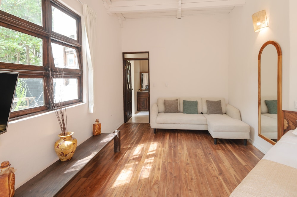 Premium Studio Suite, 1 King Bed with Sofa bed, Non Smoking, Ocean View photo 2