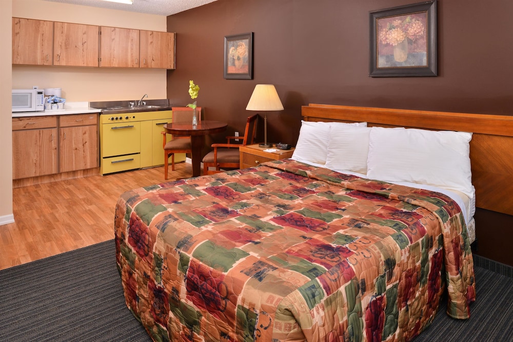 Room, 1 Queen Bed, Non Smoking, Kitchenette