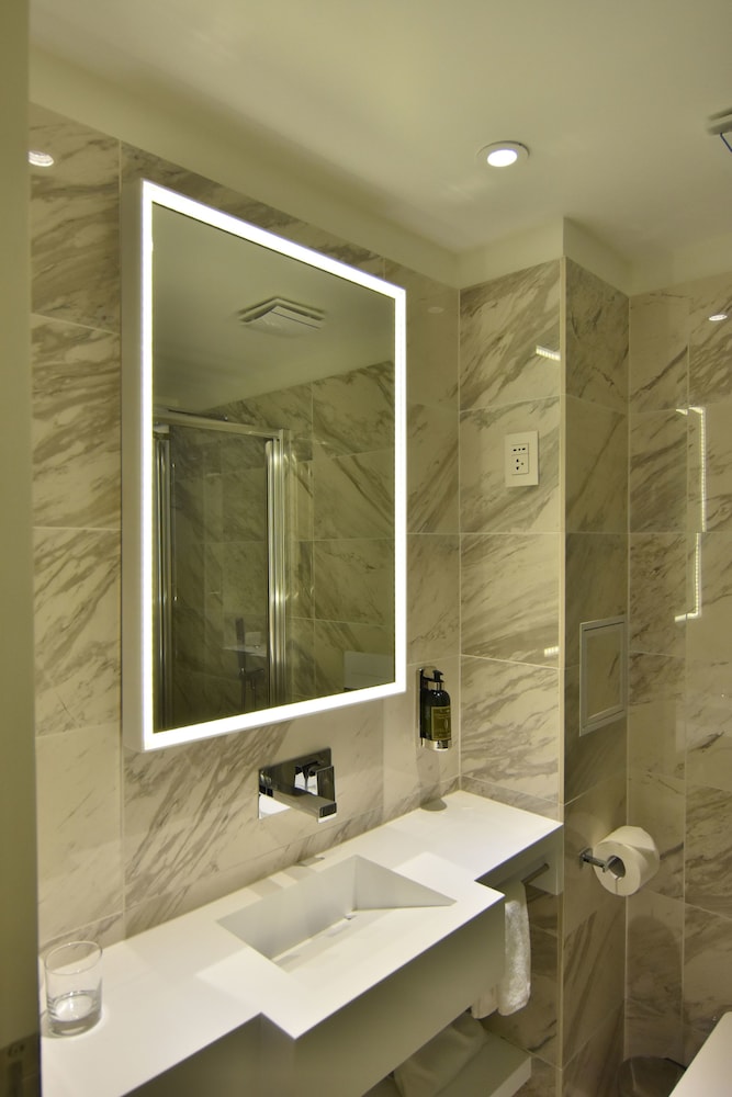 Suite - Photo 6