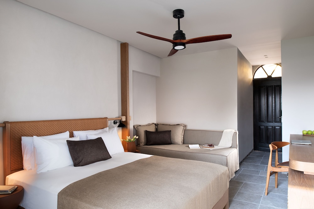 Family Room (2 Adults + 2 Children)
