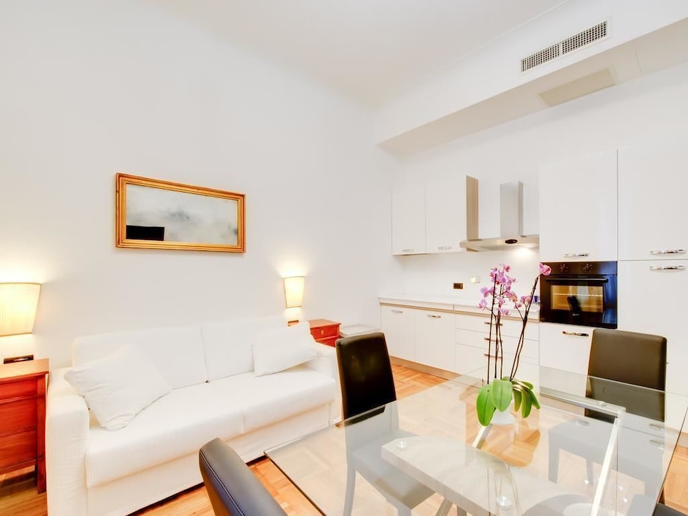 Apartment photo 1