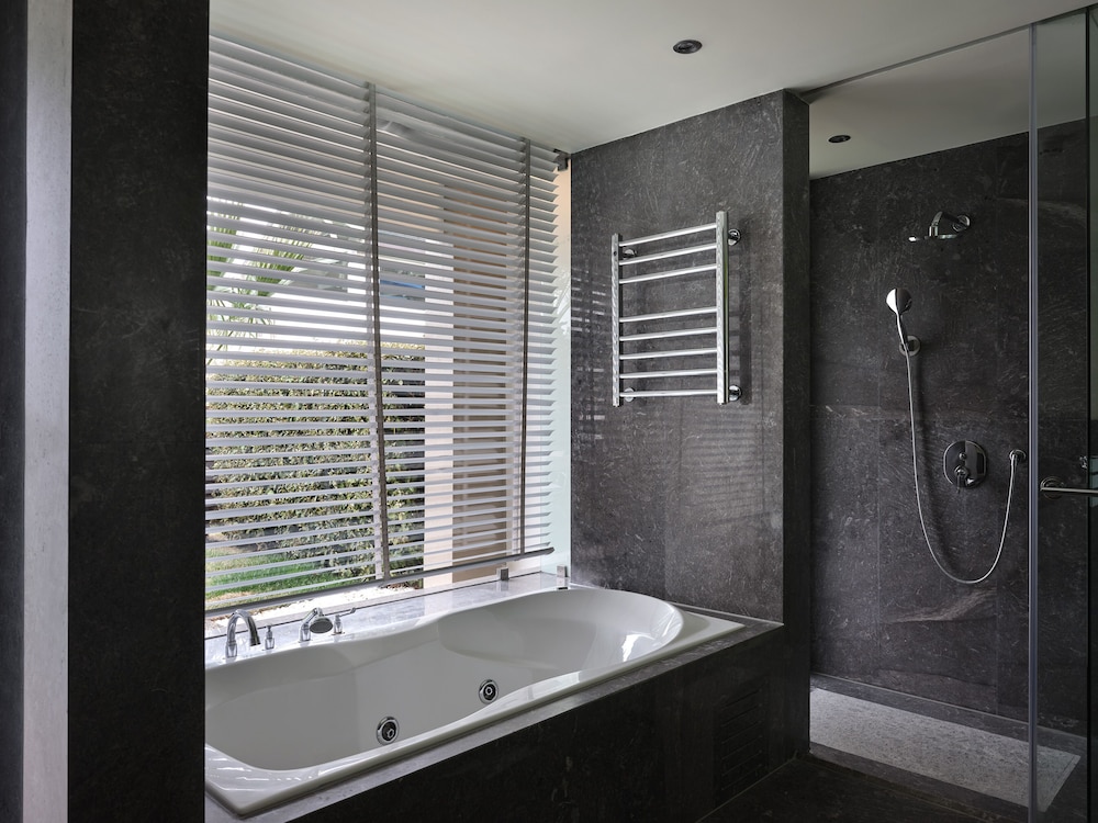 Executive Suite, Pool View photo 2