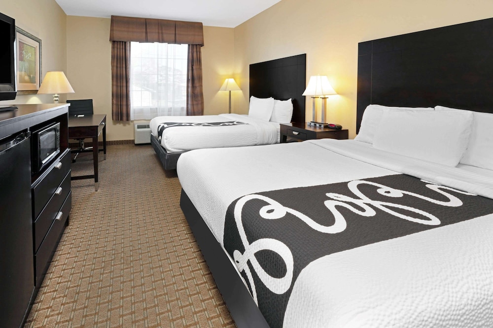Room, 2 Queen Beds, Non Smoking - Photo 1
