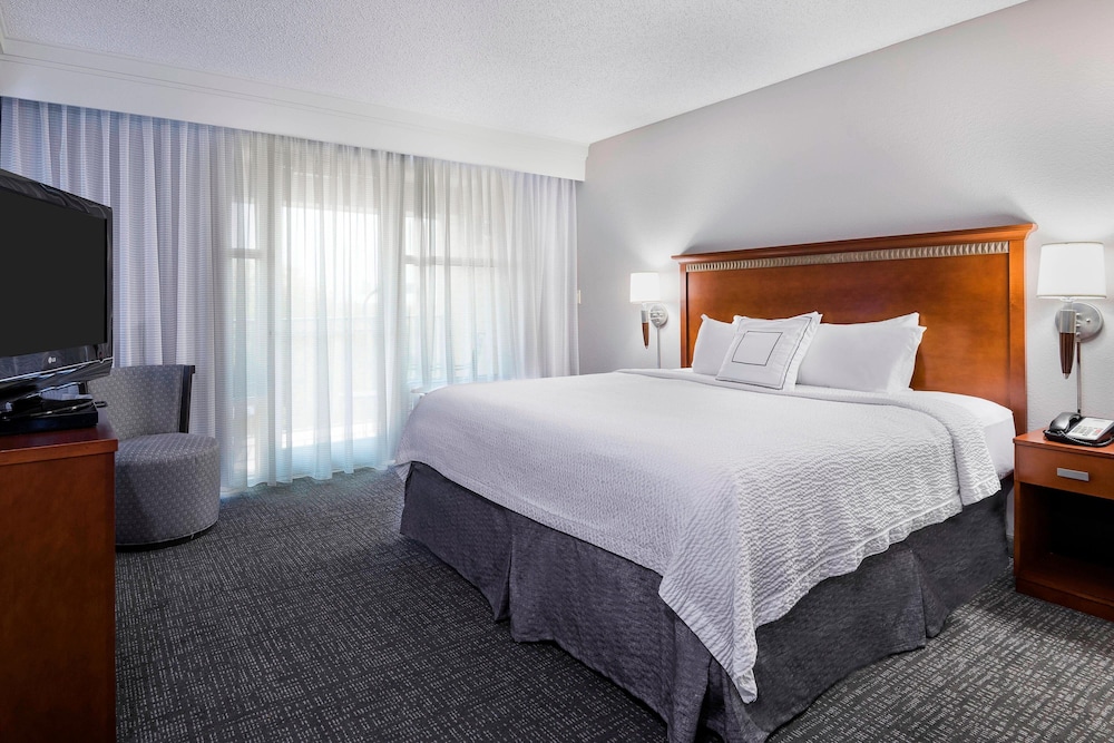 Suite, 1 Bedroom - Photo 3