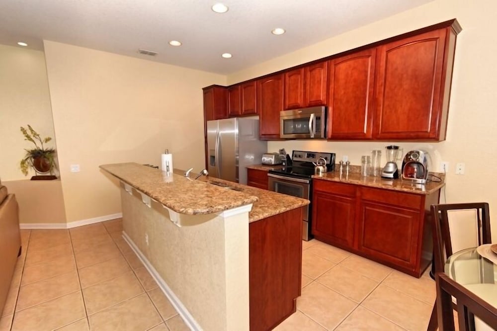 4 Bedroom Pool Home photo 3