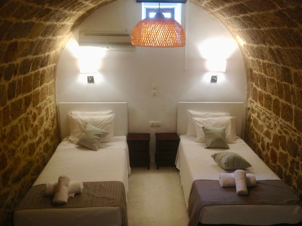 Deluxe Double or Twin Room photo 3