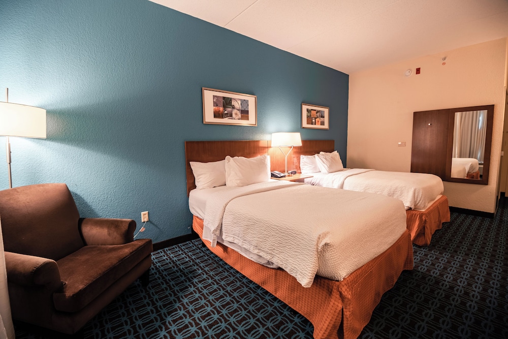 Room, 1 Queen Bed (Mobility/Hearing Accessible, Tub) photo 2
