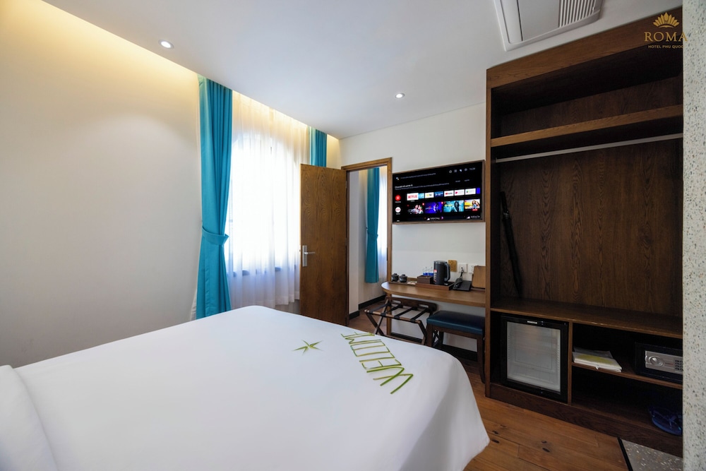 Fratello, City View, 1 Queen Bed & 2 Twin Beds with Window - Photo 9