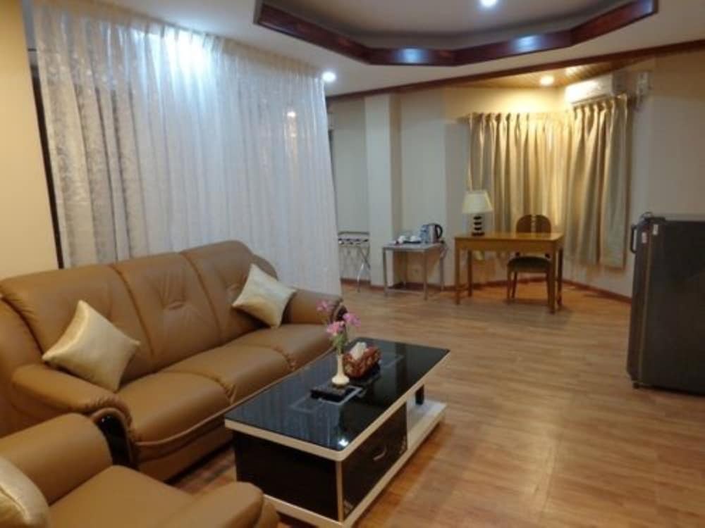 Deluxe Triple Room photo 3