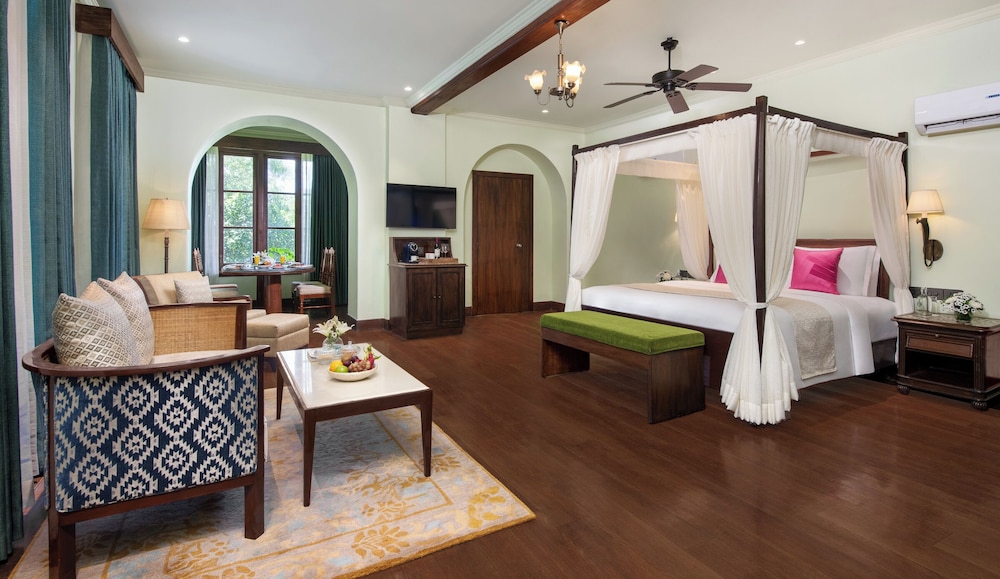 Junior Suite, 1 King Bed, Garden View photo 3