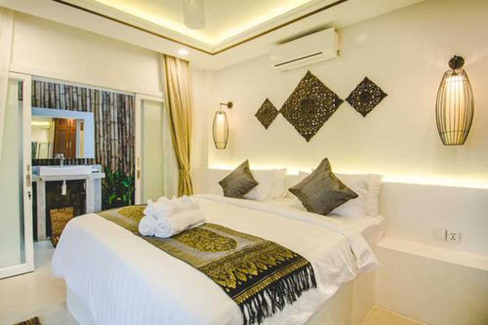 Executive Suite, Private Pool