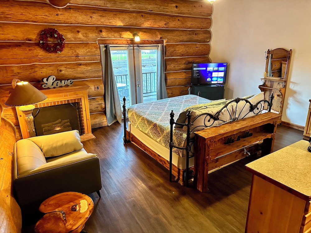 Honeymoon Suite, 1 King Bed, Lake View (Honeymoon Suite) photo 3
