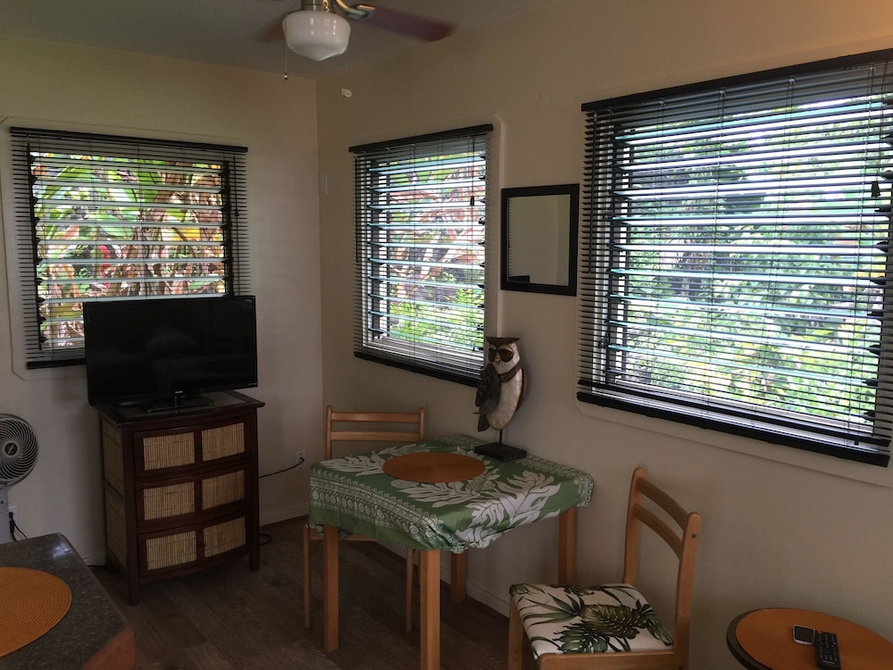 #10 Standard Single Room, Private Bathroom, Garden View photo 2