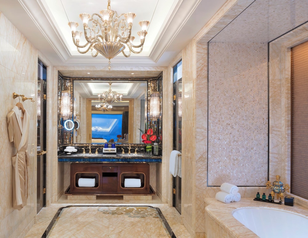 Deluxe Suite photo 3