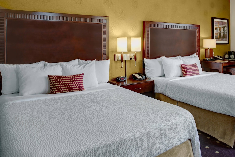 Room, 2 Queen Beds photo 3