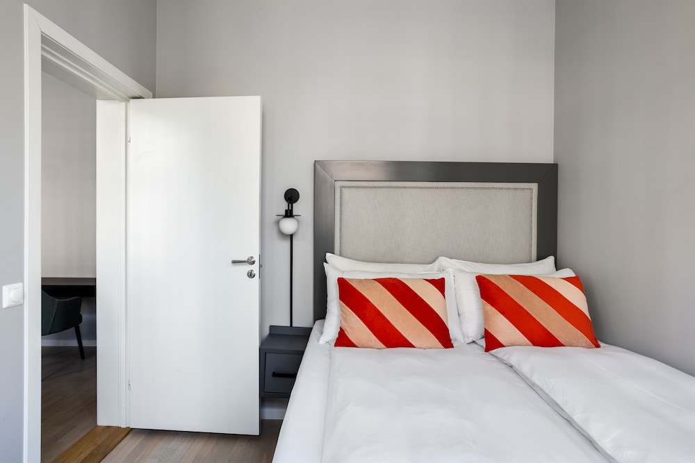 1 Bedroom Apartment, Sofa Bed, Balcony photo 2
