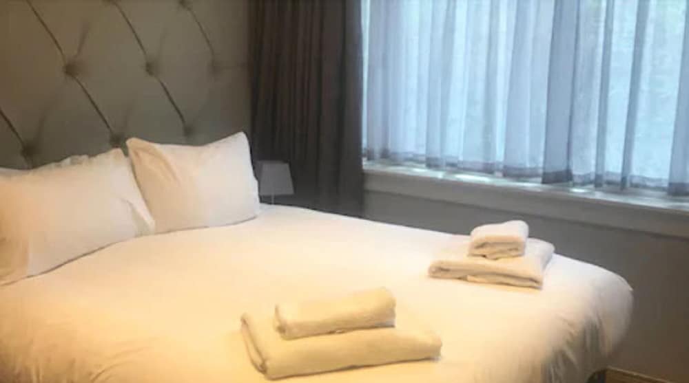 Economy Double Room, 1 King Bed photo 2