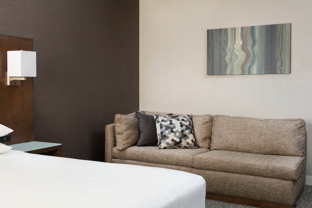Concierge Room, Room, 1 King Bed with Sofa bed photo 3