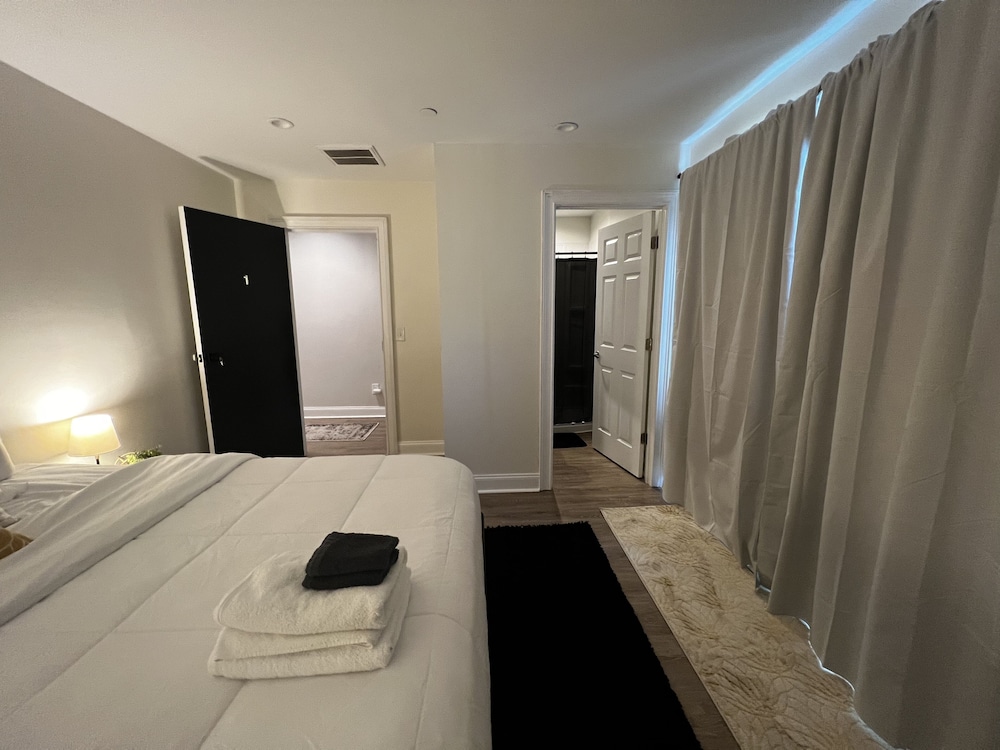 Room, 1 King Bed, Non Smoking photo 1