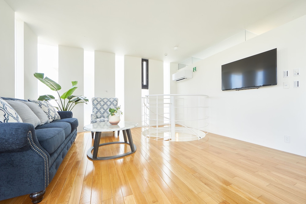 House, 2 Bedrooms photo 1