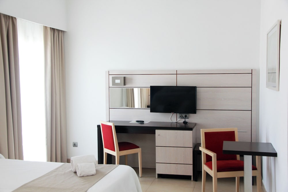 Quadruple Room, Balcony - Photo 4