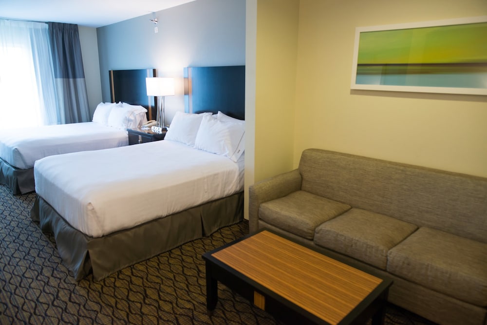 Suite, 2 Queen Beds - Photo 7