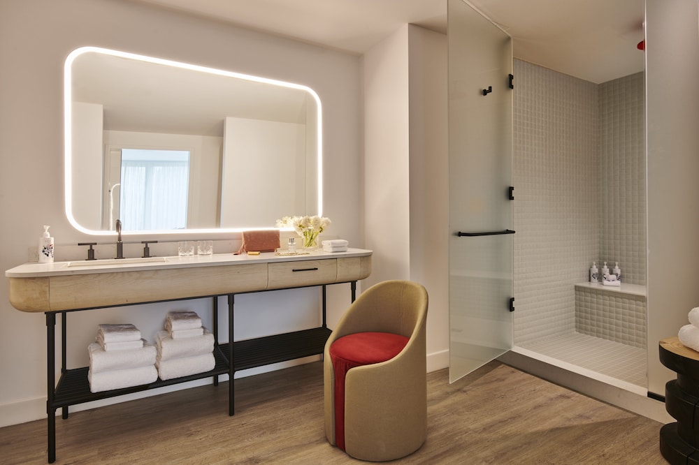 Grand Suite (Sky Grand Chamber Suite Empire Views)