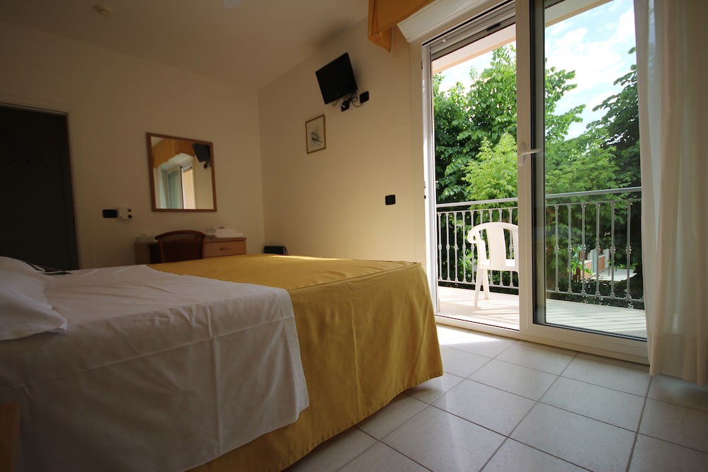 Room, Connecting Rooms photo 3