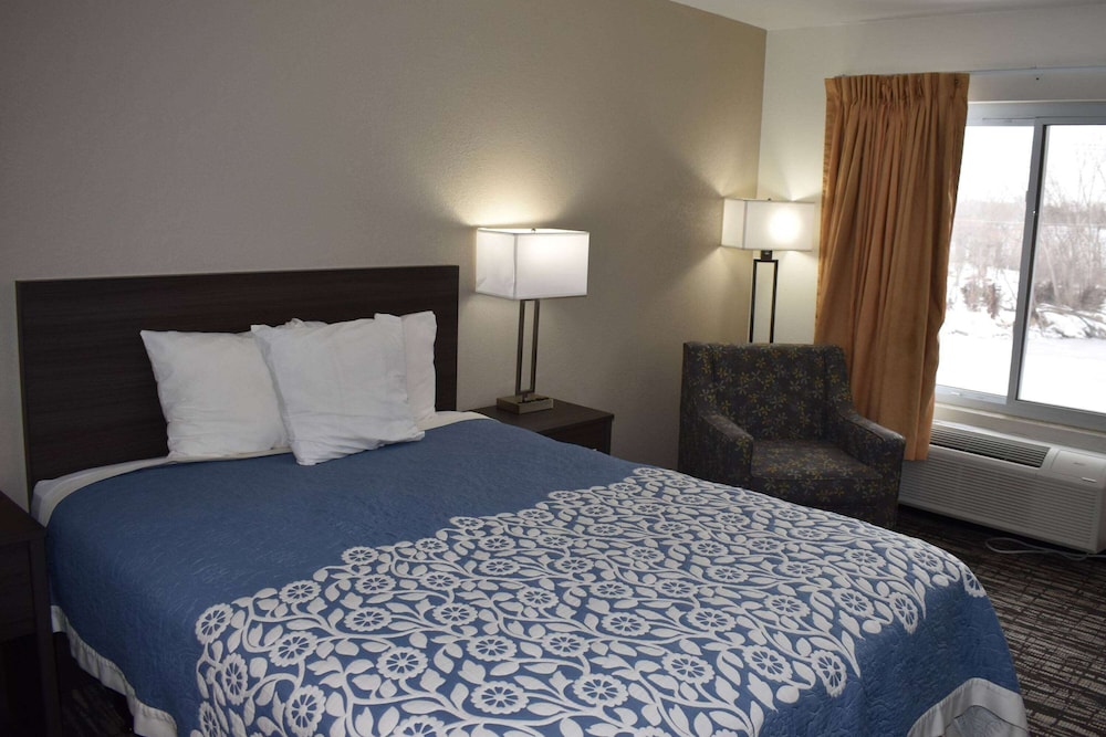Room, 1 Queen Bed, Non Smoking - Photo 1