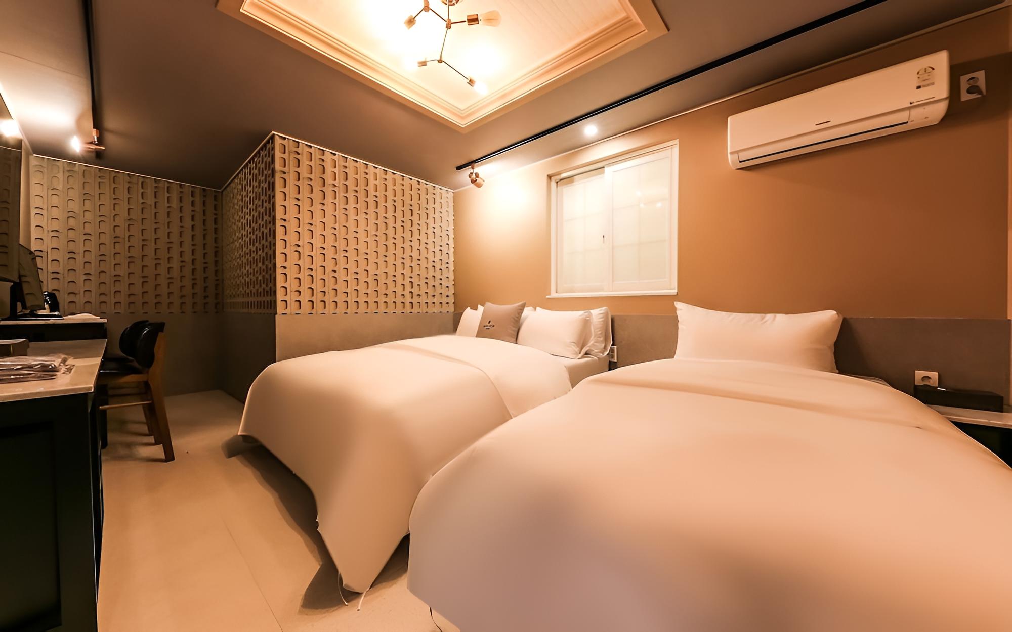 Room (Twin Room (1PC Netflix available Doub) - Photo 6