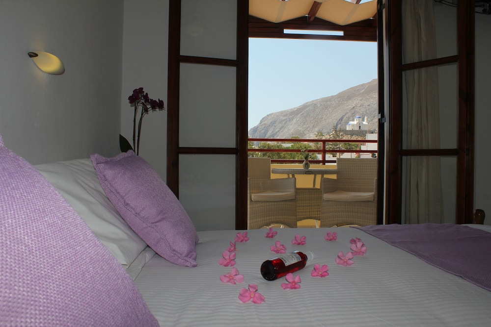 Superior Room, Partial Sea View photo 3