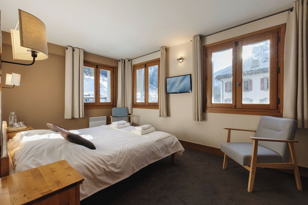 Family Apartment, Multiple Bedrooms, 2 Bathrooms (Vallorcine Loriaz 35 ski in / ski out)