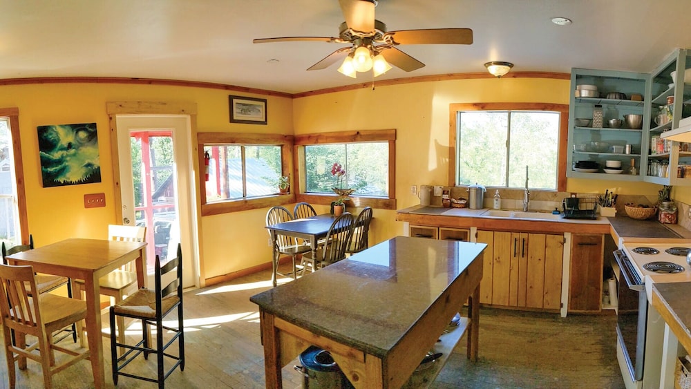 Standard Room, 1 Queen Bed, Mountain View photo 3