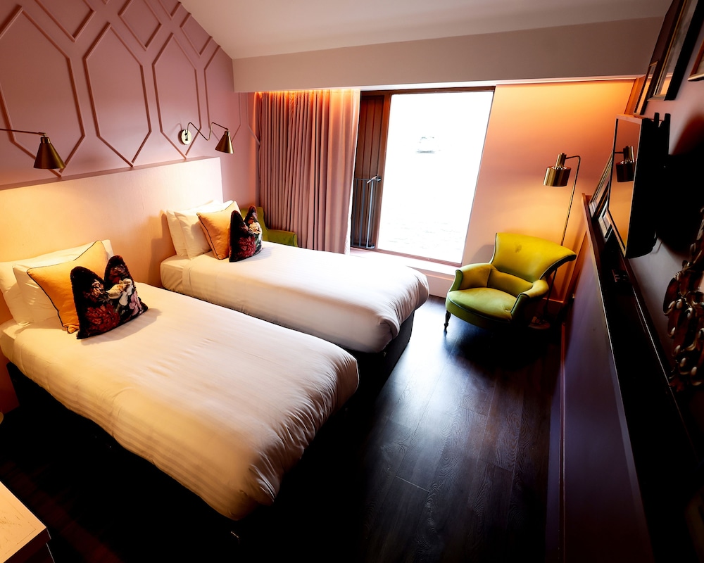 Standard Twin Room - Photo 1