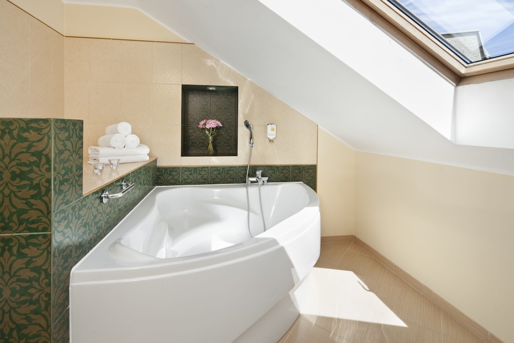 Superior Double or Twin Room - Photo 3