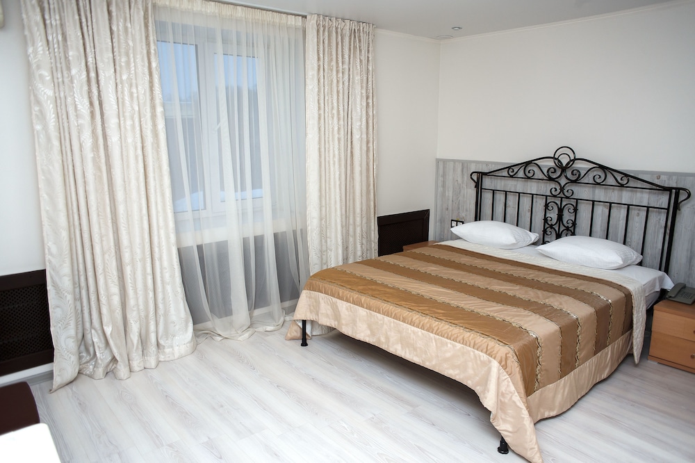 Standard Double Room Single Use, 1 Queen Bed photo 1