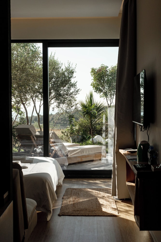 Comfort Double Room, Sea View, Poolside
