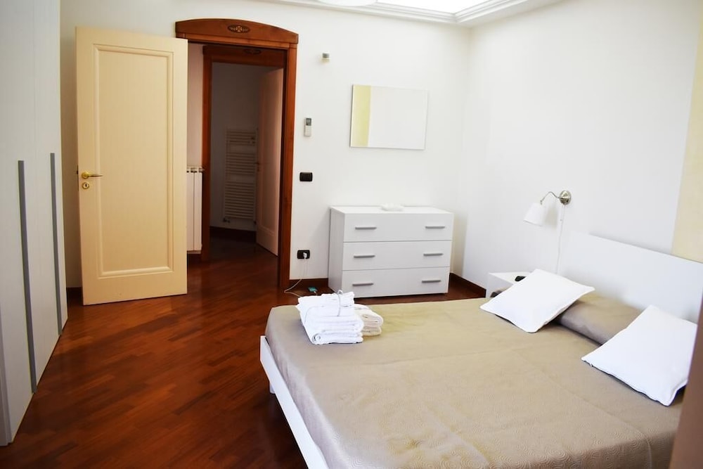 Deluxe Triple Room, Pool View