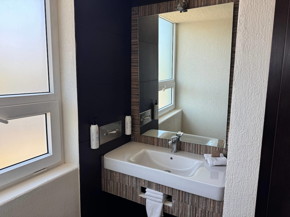 Suite, 1 King Bed, Non Smoking (Upgrade) photo 2