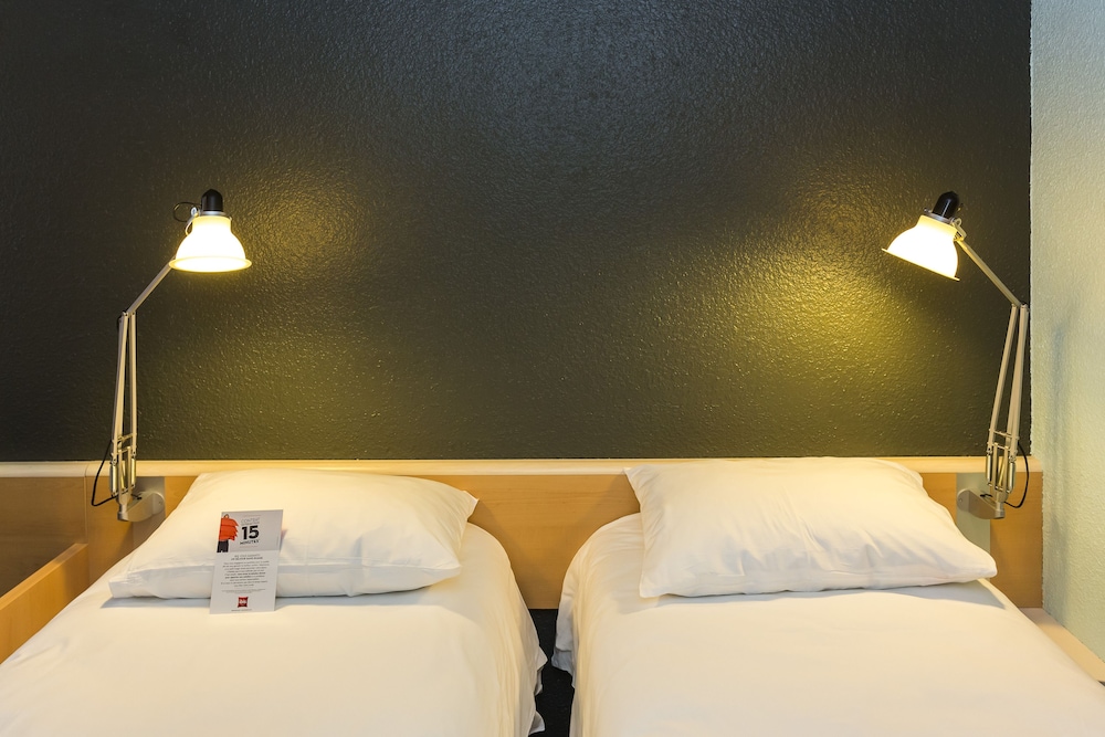 Standard Twin Room, 2 Twin Beds - Photo 5