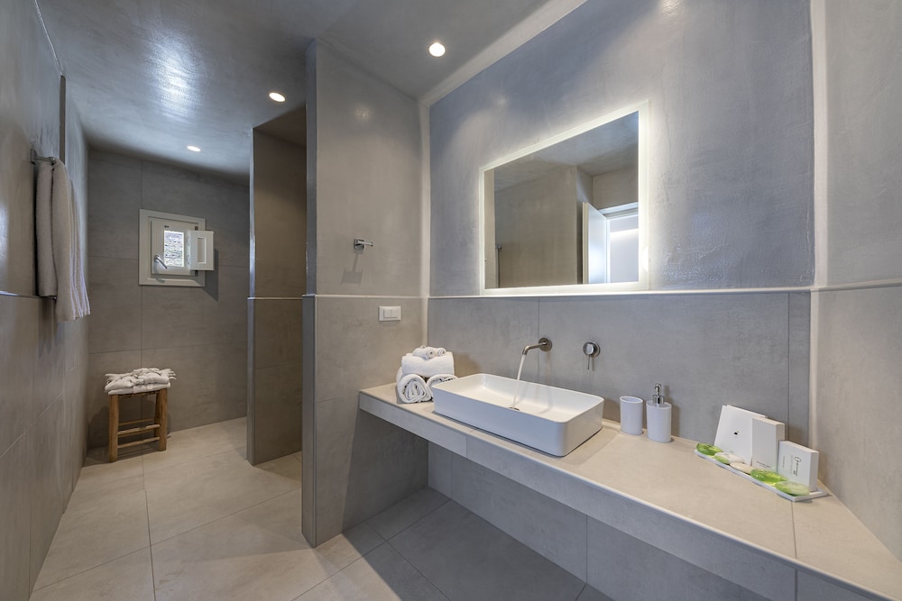 Sunset Suite with Heated Plunge Pool - Photo 3