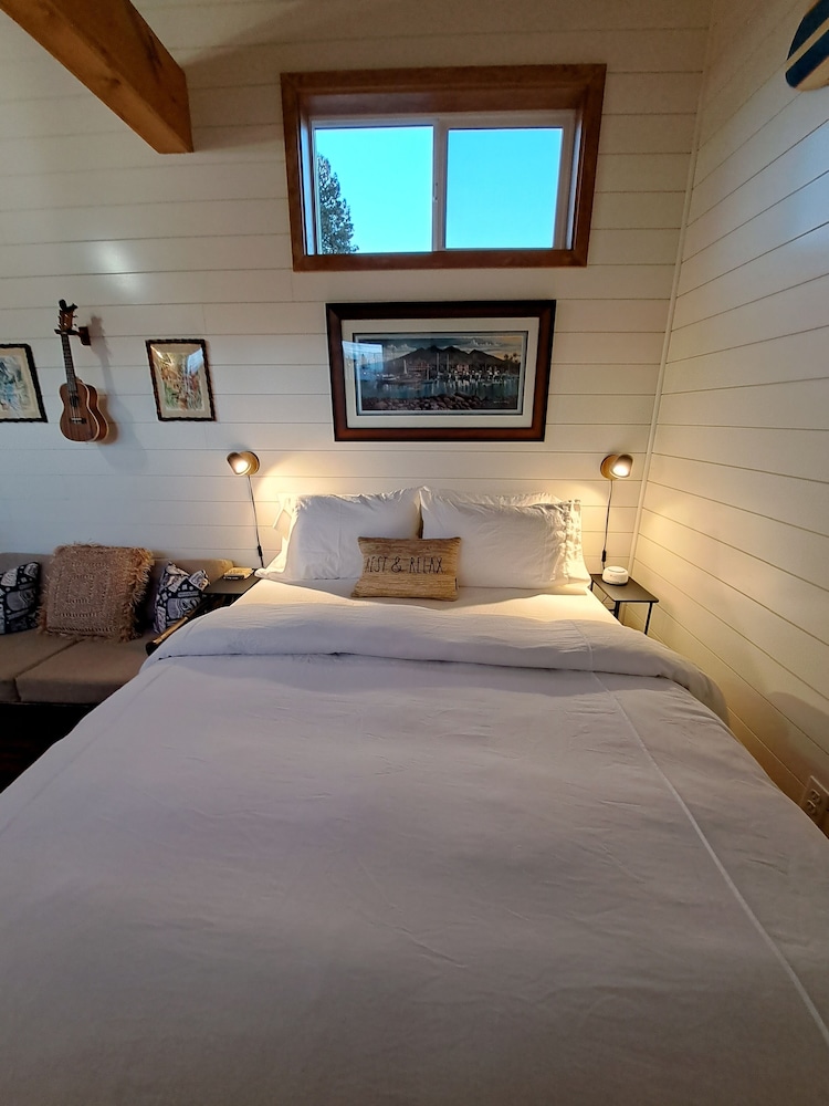 Deluxe Cottage, 1 Queen Bed, Courtyard View photo 2