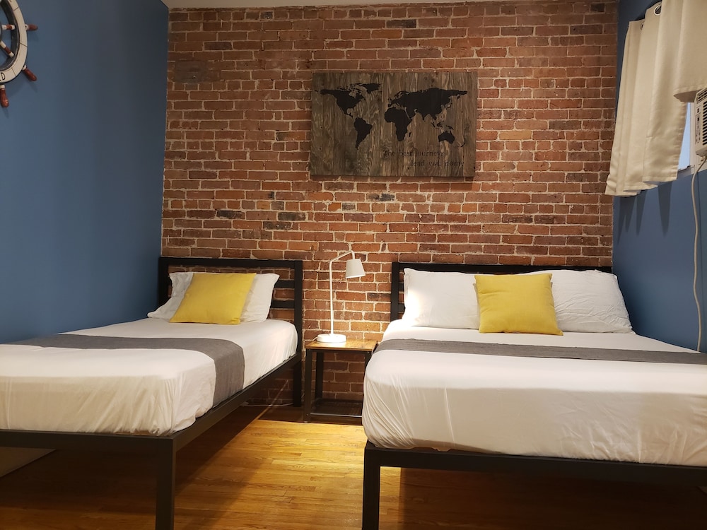 Basic Studio, Multiple Beds, Non Smoking photo 1