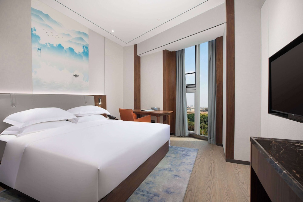 Deluxe Room, 1 King Bed, Non Smoking