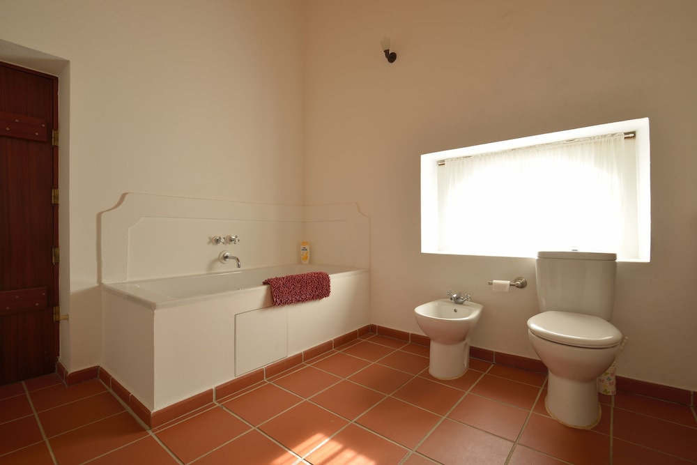 Count Redondo Suite (1st Floor, Max 6 Guests) photo 2