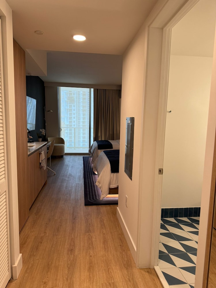 Luxury Studio Suite, City View photo 2