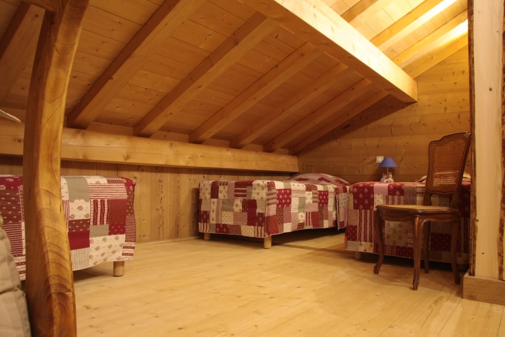 Family Room, Garden View photo 3