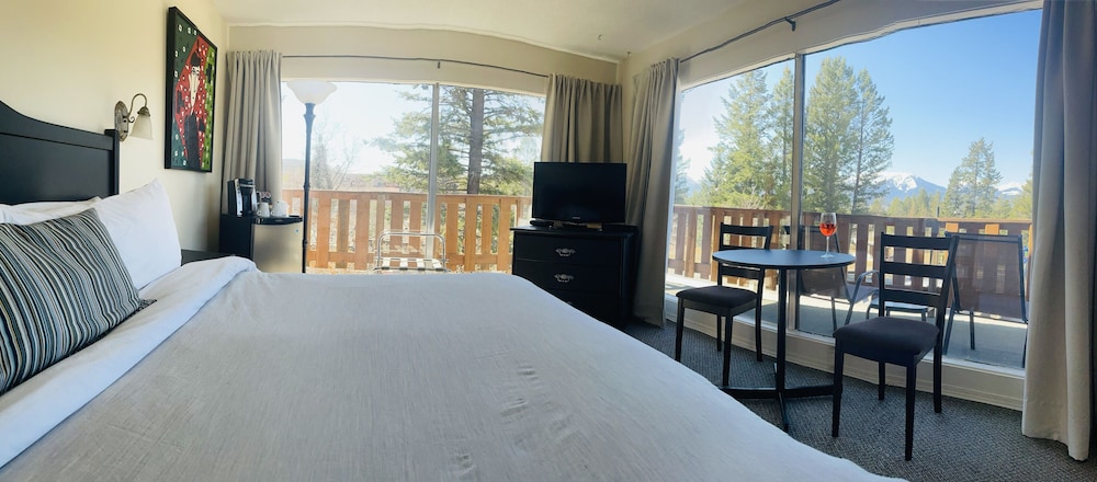 King Bed Deluxe, Mtn & Park View.(#16) photo 1